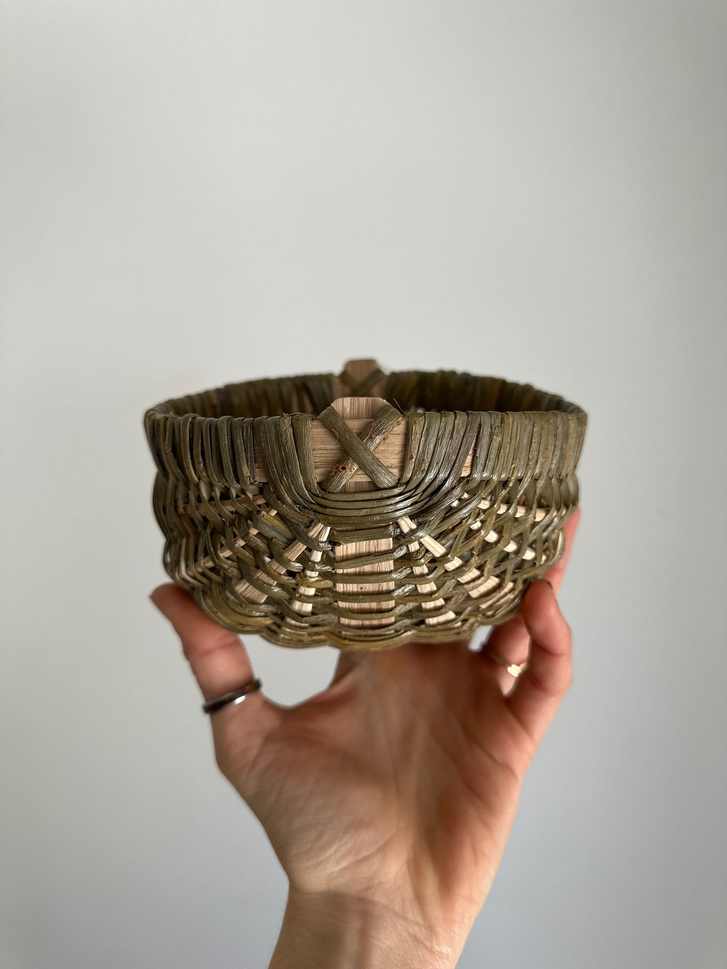 Small table basket