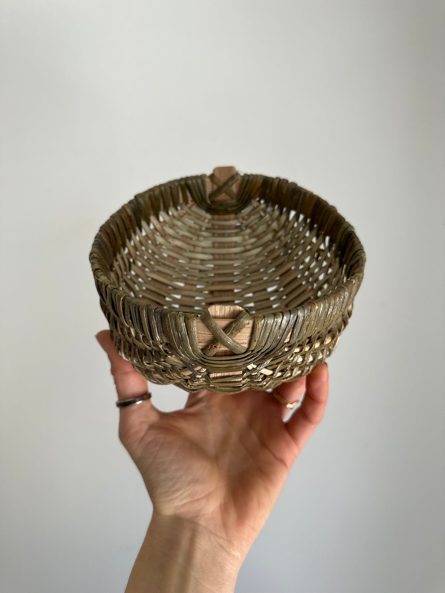 Small table basket